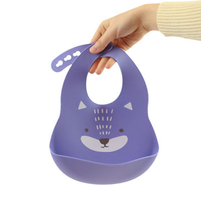 新生の赤ん坊のパン粉のキャッチャーのエコの友好的な文書が付いているかわいいシリコーンの胸当て