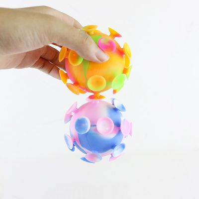 子供のための多着色された赤ん坊のシリコーンのおもちゃの吸引のコップの球はパーティを楽しむ