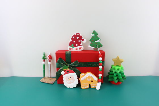 OEMの食品等級の赤ん坊のシリコーンはクリスマス ツリーの積み重ねのために友好的なエコをもてあそぶ