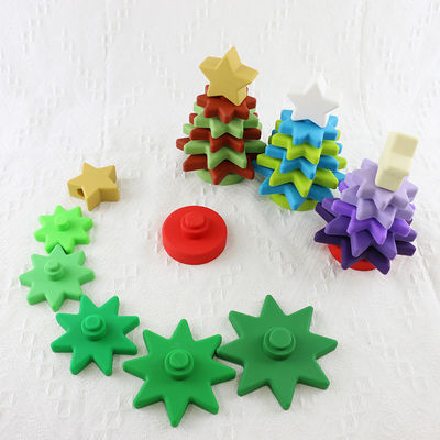 クリスマス ツリーの形のリング ブロックを積み重ねる可愛い人の柔らかいシリコーン