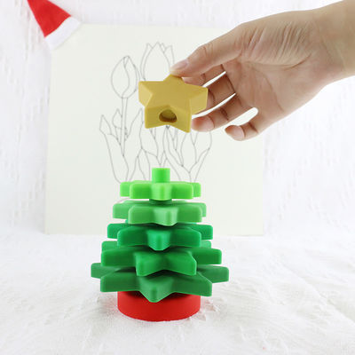 クリスマス ツリーの形のリング ブロックを積み重ねる可愛い人の柔らかいシリコーン