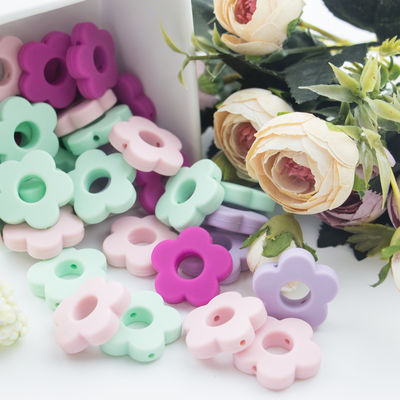 DIYの調停者クリップ咀嚼のネックレスのための花の穴のシリコーンの歯生期のビード4.5cm