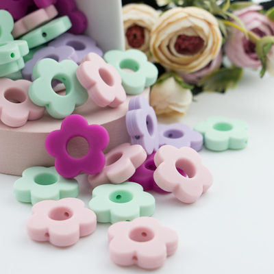DIYの調停者クリップ咀嚼のネックレスのための花の穴のシリコーンの歯生期のビード4.5cm