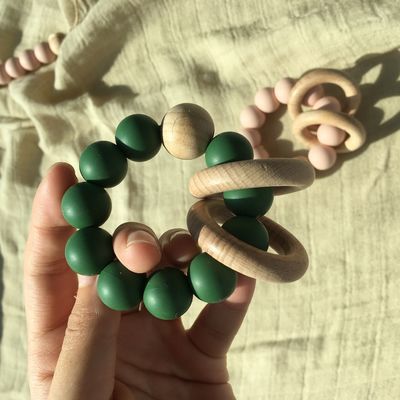 幼児に赤ん坊の子供の遊ぶことのためのカスタマイズされたシリコーンの歯生期のビードのブレスレット