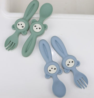 赤ん坊の子供のための柔らかくかわいいパンダ様式のシリコーンのフォークそしてスプーン