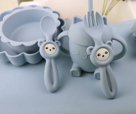 赤ん坊の子供のための柔らかくかわいいパンダ様式のシリコーンのフォークそしてスプーン