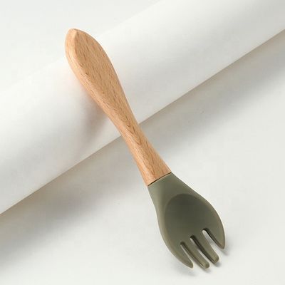 木のハンドルと耐熱性シリコーンのフォークおよびスプーンを食品等級