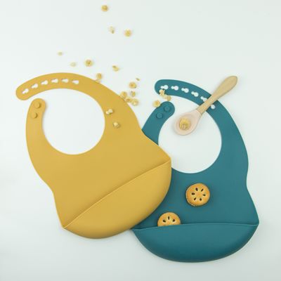 幼児の供給のシリコーンの赤ん坊の胸当てBPA食糧キャッチャーとの自由な柔らかさ