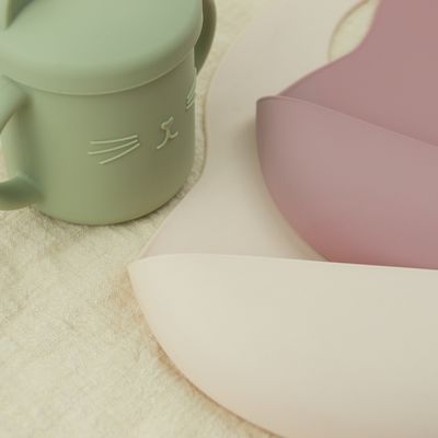 幼児の供給のシリコーンの赤ん坊の胸当てBPA食糧キャッチャーとの自由な柔らかさ
