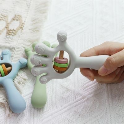 柔らかい赤ちゃん シリコン 歯 鳴き声 パーム 手形 玩具: BPA 無毒 噛むことができます