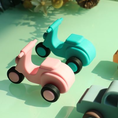 カスタムと卸売 安全なシリコン 自動車用 赤ちゃん用 救急車用 バイク用 流れる車のおもちゃ