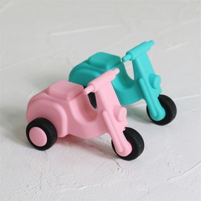 カスタムと卸売 安全なシリコン 自動車用 赤ちゃん用 救急車用 バイク用 流れる車のおもちゃ