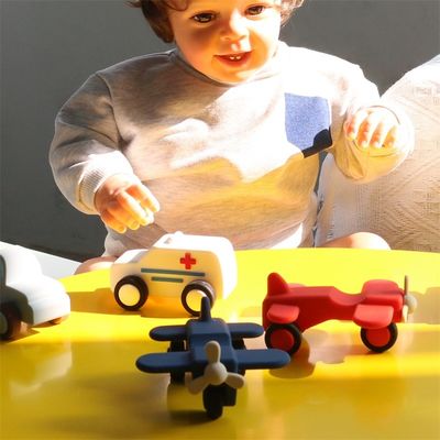 カスタムと卸売 安全なシリコン 自動車用 赤ちゃん用 救急車用 バイク用 流れる車のおもちゃ