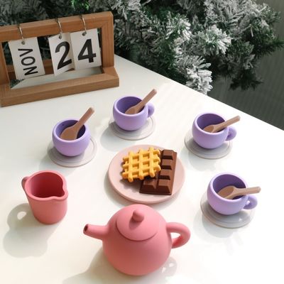 最新の子供用玩具 BPA無料 食品級17個セット シリコンカップ スプーンコースト デザート ティーポット 玩具キット