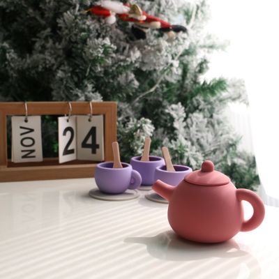最新の子供用玩具 BPA無料 食品級17個セット シリコンカップ スプーンコースト デザート ティーポット 玩具キット