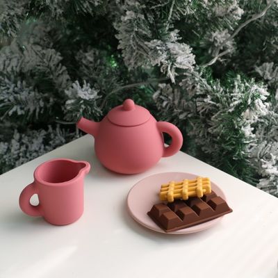最新の子供用玩具 BPA無料 食品級17個セット シリコンカップ スプーンコースト デザート ティーポット 玩具キット