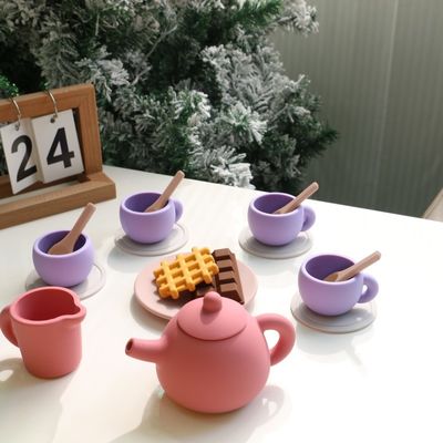 最新の子供用玩具 BPA無料 食品級17個セット シリコンカップ スプーンコースト デザート ティーポット 玩具キット