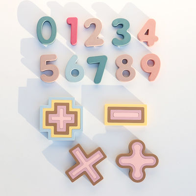 赤ちゃんのためのカスタムOEM ODMカスタムシリコンおもちゃ レーザー番号印刷 小板 10pcsパック 子供のための教育玩具セット